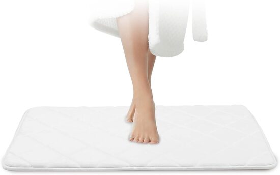 Īpaši absorbējošs, neslīdošs vannas paklājiņš. balts, 50 x 80 cm