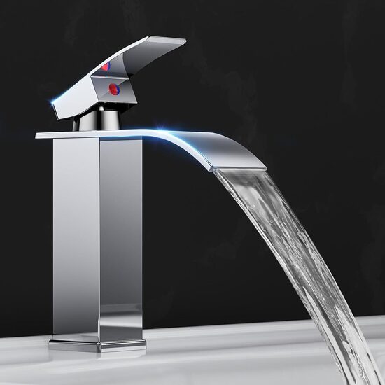 Ūdenskrituma vannas istabas jaucējkrāns