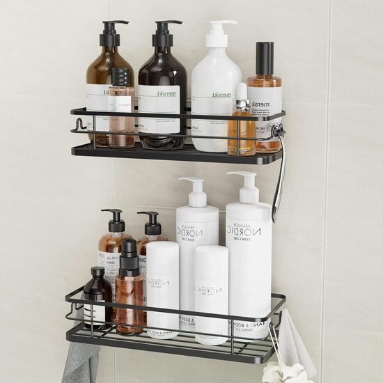 Pie sienas stiprināmu metāla dušas plauktu komplekts